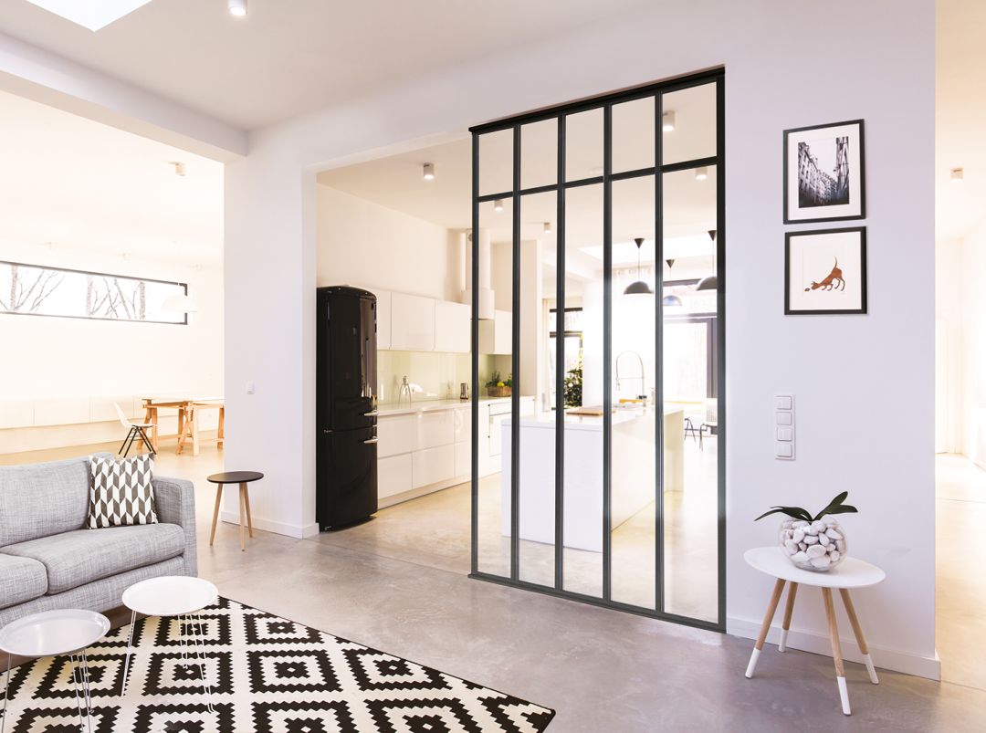 Verrière cuisine modèle Loft Integra, profil L noir mat, vitre feuilletée claire